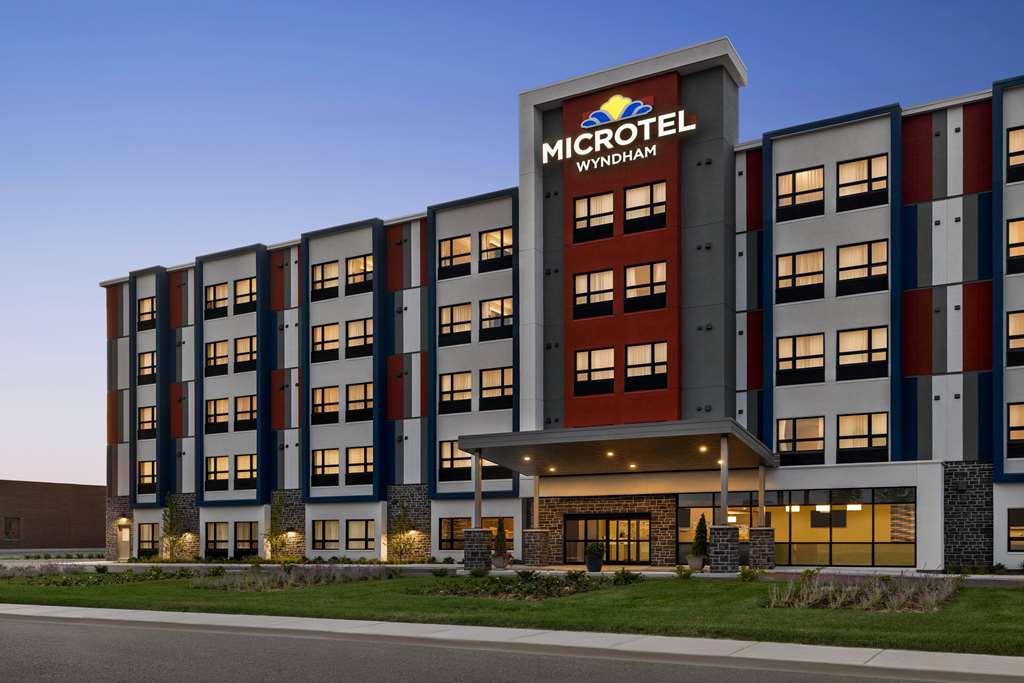 Microtel Inn & Suites Montreal Airport-Dorval Qc Eksteriør billede